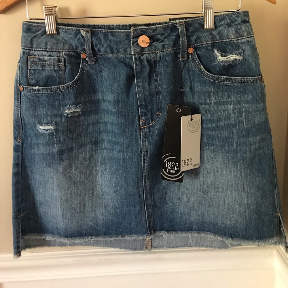 NWT 1822 Denim Jeans Mini Skirt Frayed Hem 6